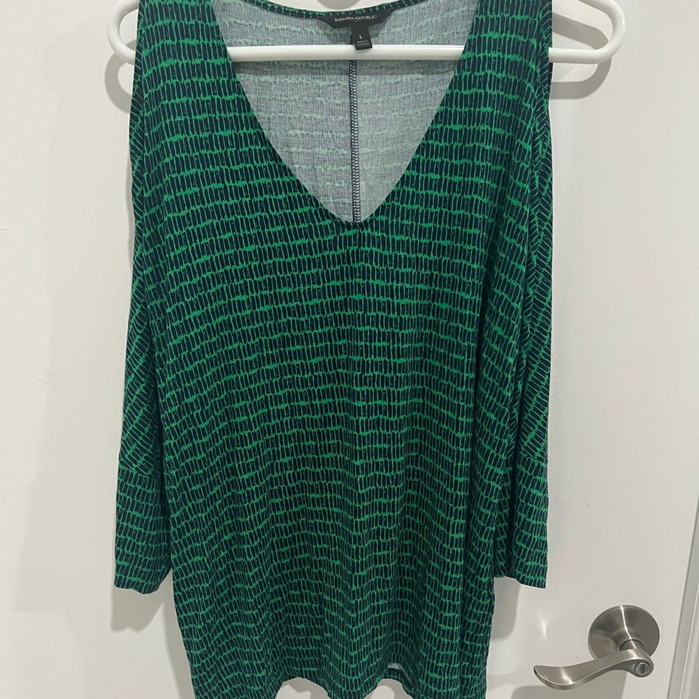 Banana Republic Green Patterned V-Neck Blouse